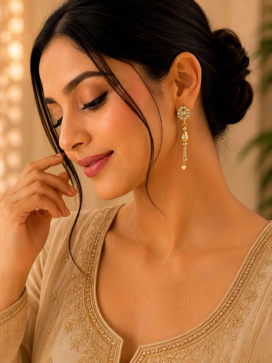 Gold drop earring in Berlin
