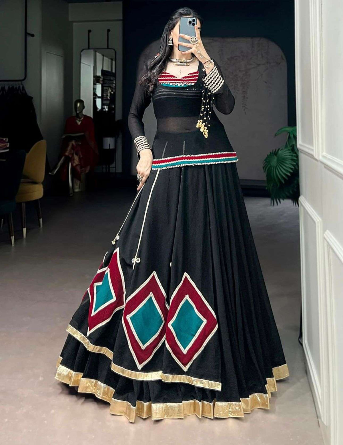 Traditional Embroidered Garba Chaniya Choli Set Ethnic Festival Wear for Women in Germany