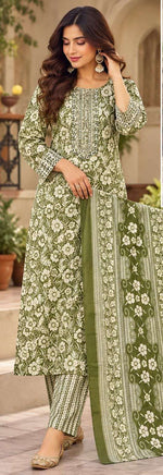 Green Floral Printed Cotton Blend Straight Suit Set With Dupatta in Berlin Namma Markt