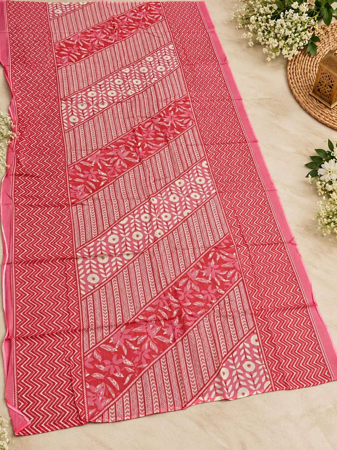 Women's Red Printed Cotton Kurta Pant Set with Dupatta in Berlin