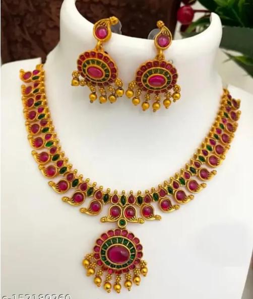 Kampu necklace with earrings in Munich Namma Markt