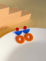 Jaqui Statement Ohrringe in rot, blau, orange