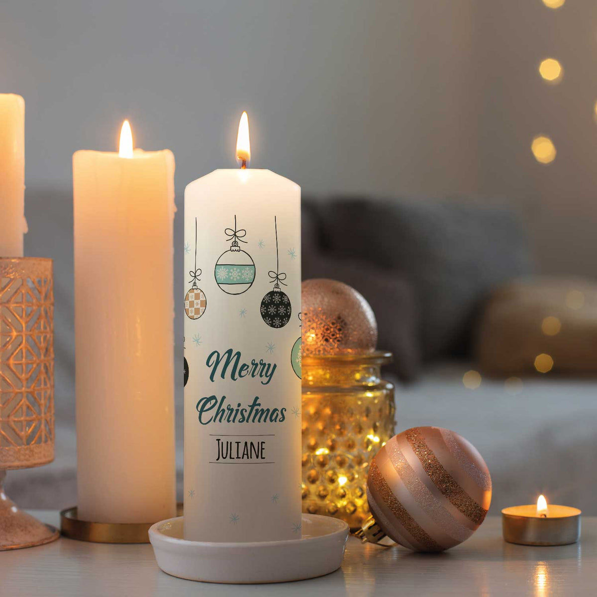 Große Kerze "Weihnachtskugel" mit eigenem Namen zu Weihnachten