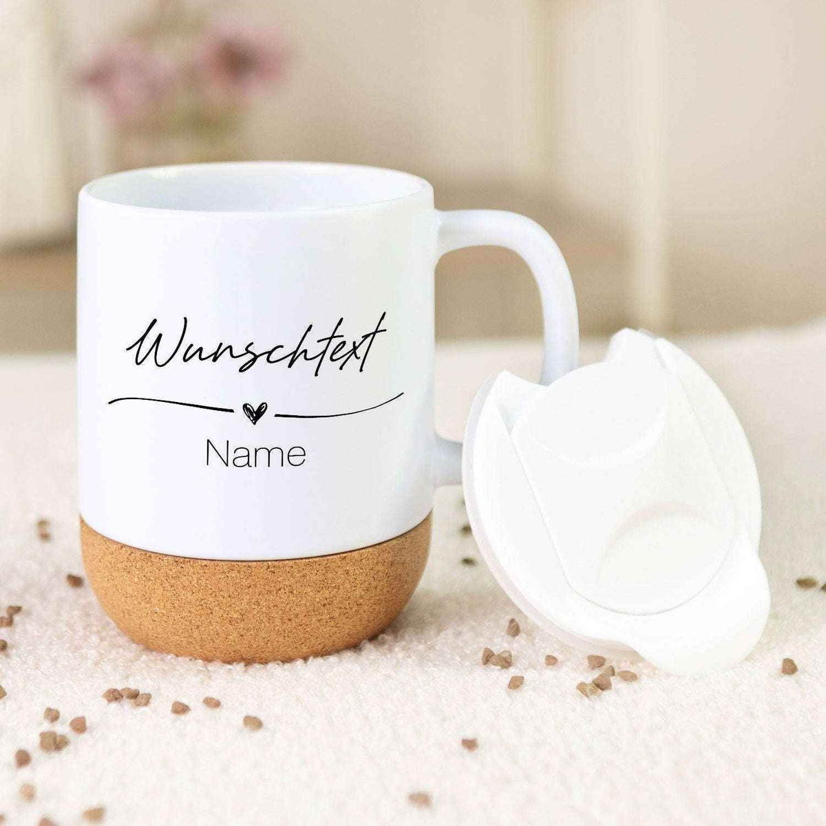 Bedruckte Tasse mit Korksockel & Deckel - Wunschtext V1 Namma Markt