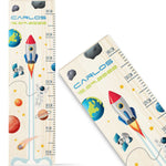 Messlatte mit Namen für Kinder im Rakete Design