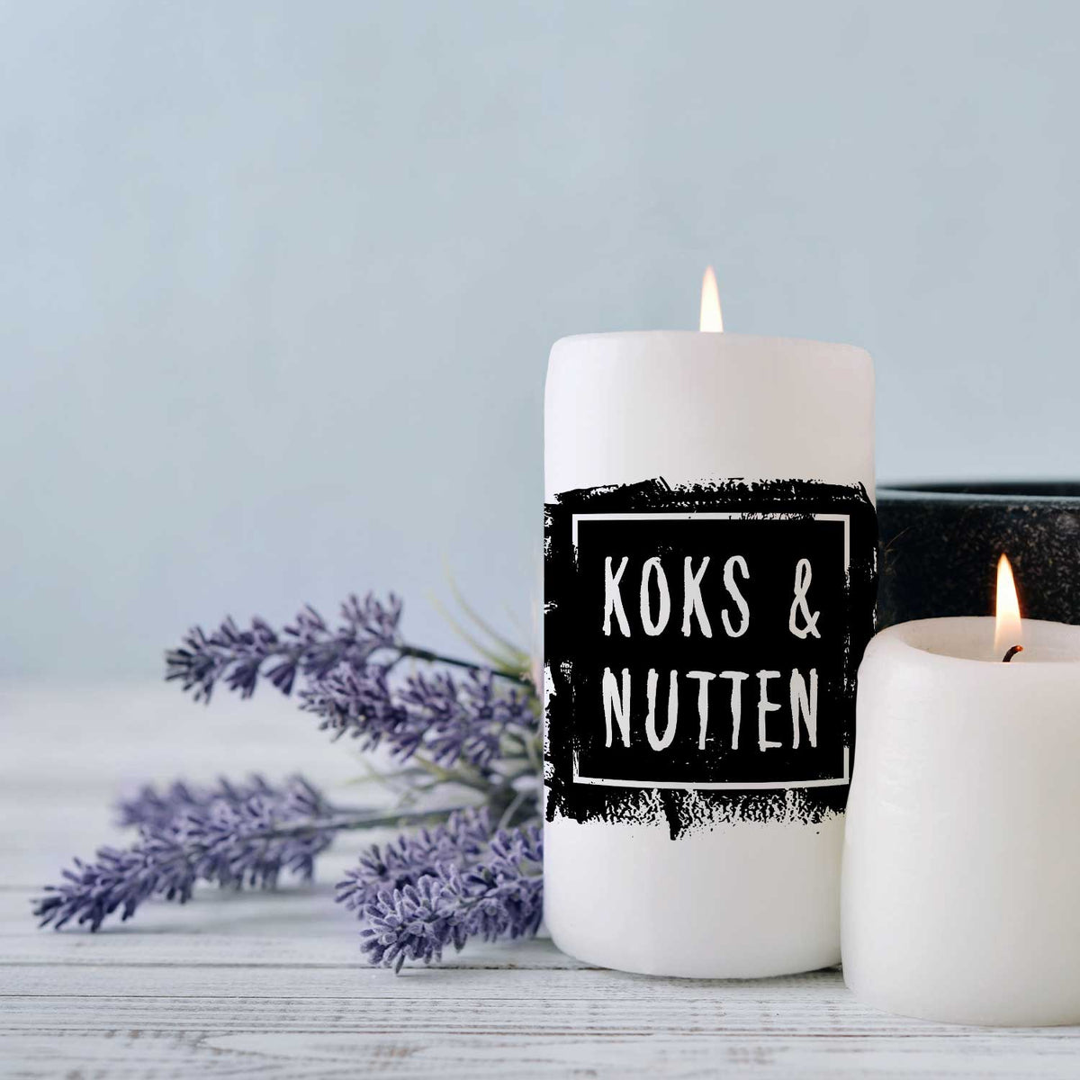Kleine Kerze mit Spruch "Koks & Nutten"