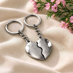 Schlüsselanhänger Broken Heart in Silber mit Gravur