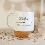 Bedruckte Tasse mit Korksockel & Deckel - Wunschtext V1 Namma Markt