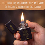 GRAVURZEILE x ZIPPO Personalisiertes Sturmfeuerzeug - Sternzeichen - Windfest und Langlebig - Nachfüllbar