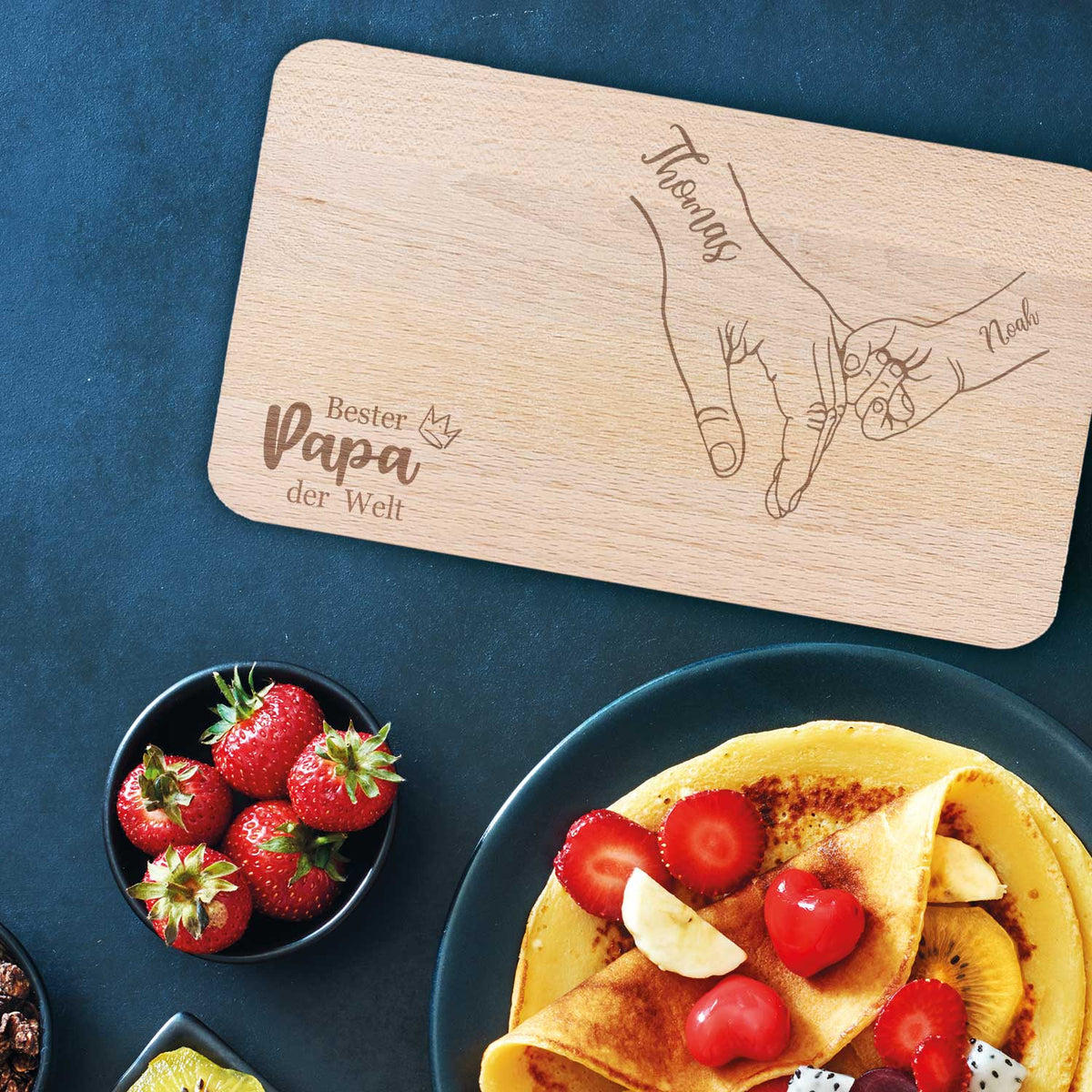 Frühstücksbrettchen mit Gravur "Kinderhände halten Papa"