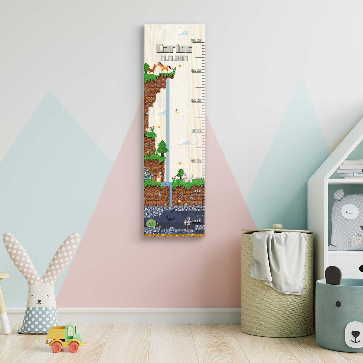Messlatte mit Namen für Kinder im Pixelerde Design
