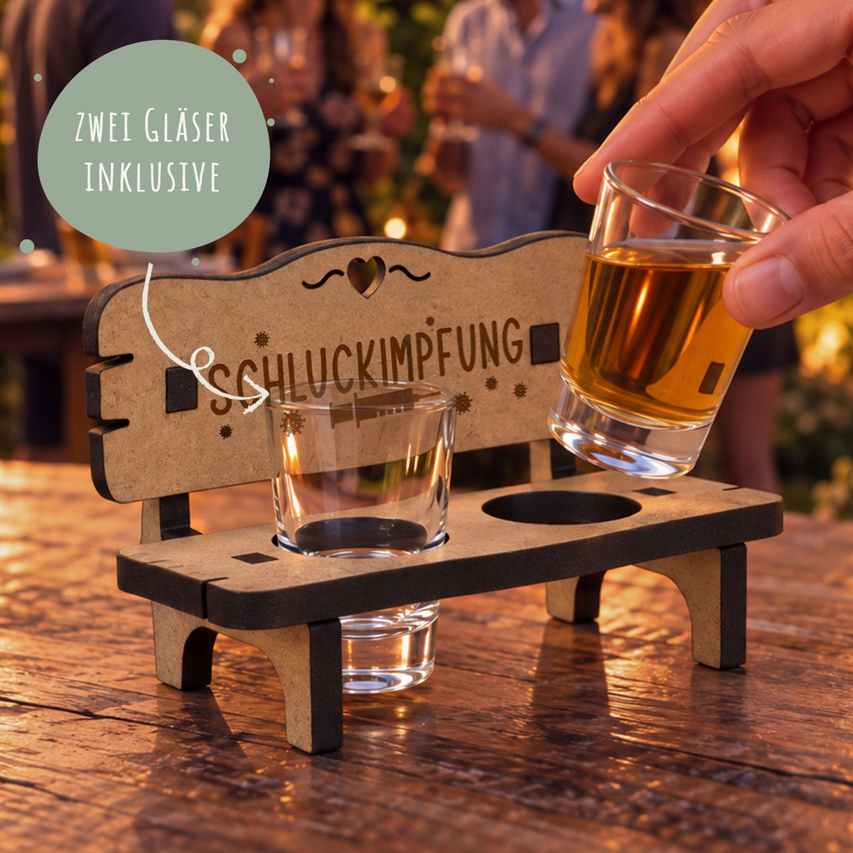 Gravierte Schnapsbank im Schluckimpfung Design + 2 Schnapsgläser