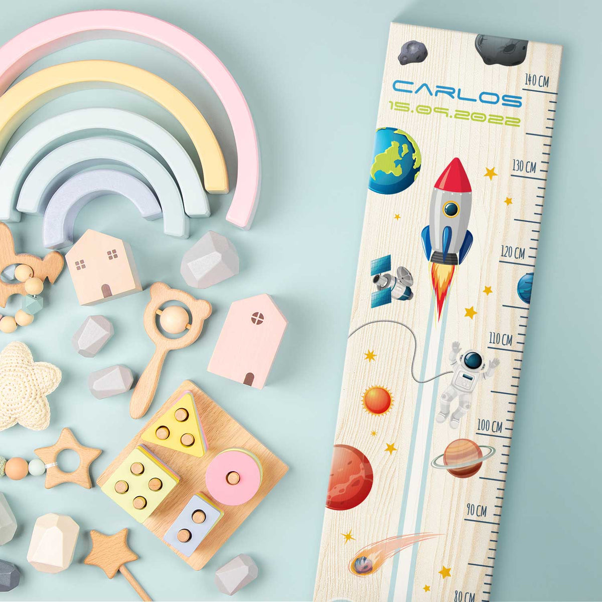 Messlatte mit Namen für Kinder im Rakete Design