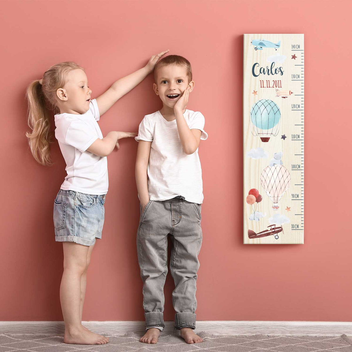 Messlatte mit Namen für Kinder im Heißluftballon Design