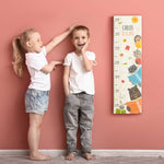 Messlatte mit Namen für Kinder im Lesetiere Design