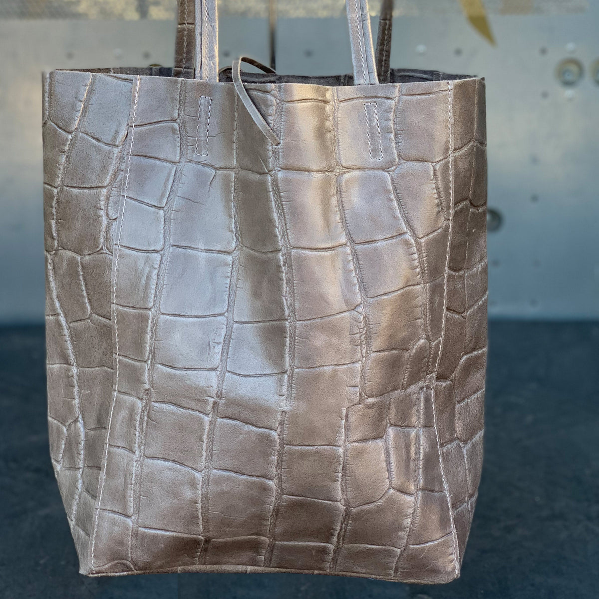 Leder Shopper mit Innentasche Kroko Grau
