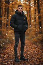 Schwarze Puffer Winterjacke mit edlem Gold-Logo
