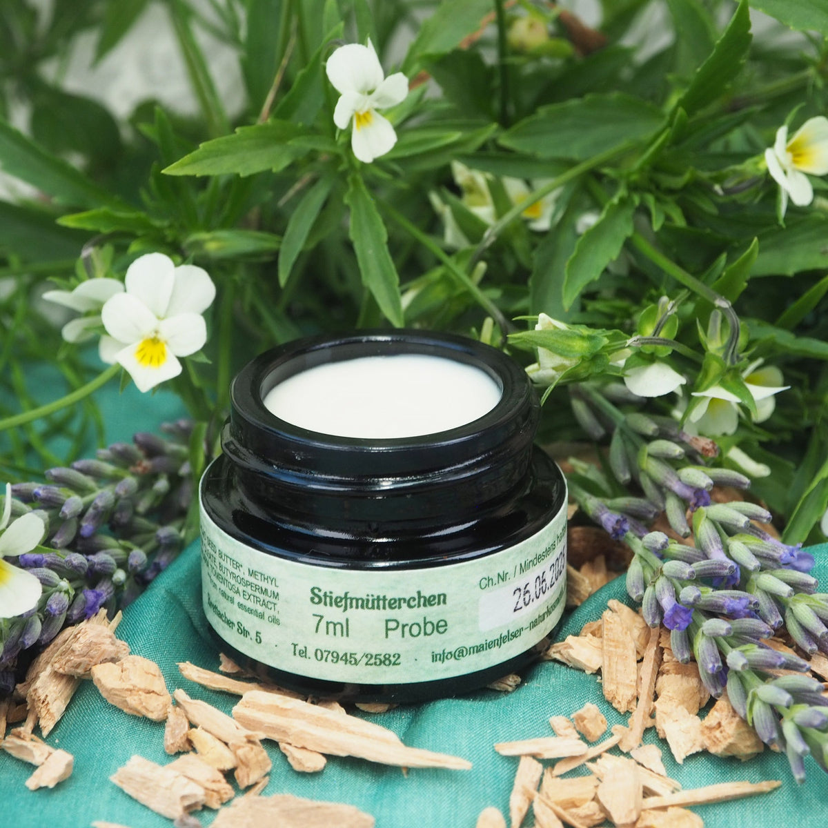 Stiefmütterchen Creme