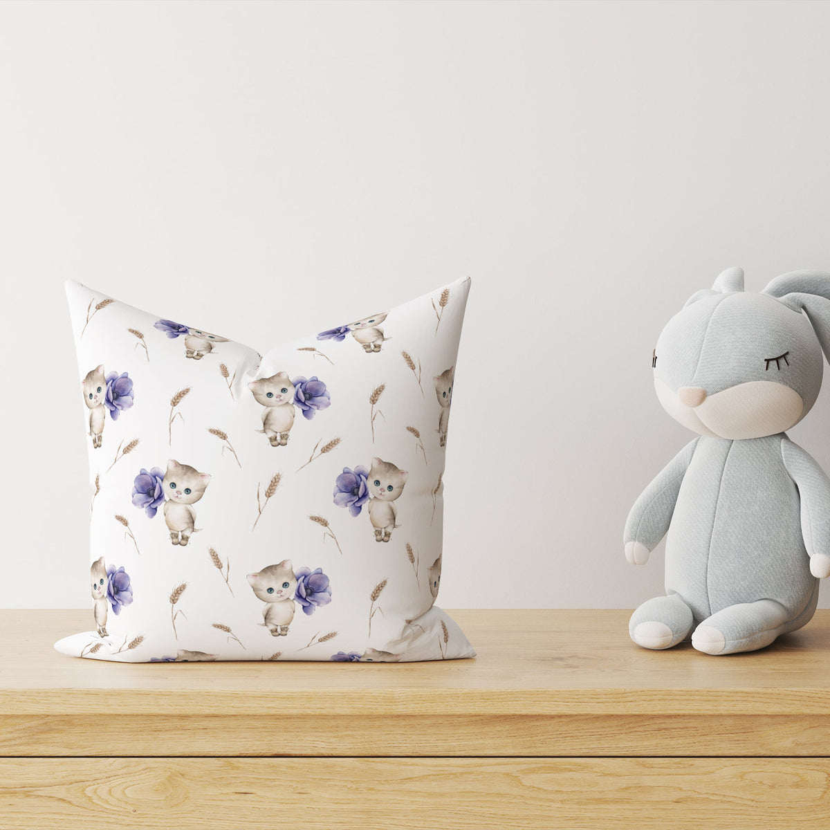 "Katze mit Blumen" Premium Kinderdekokissen