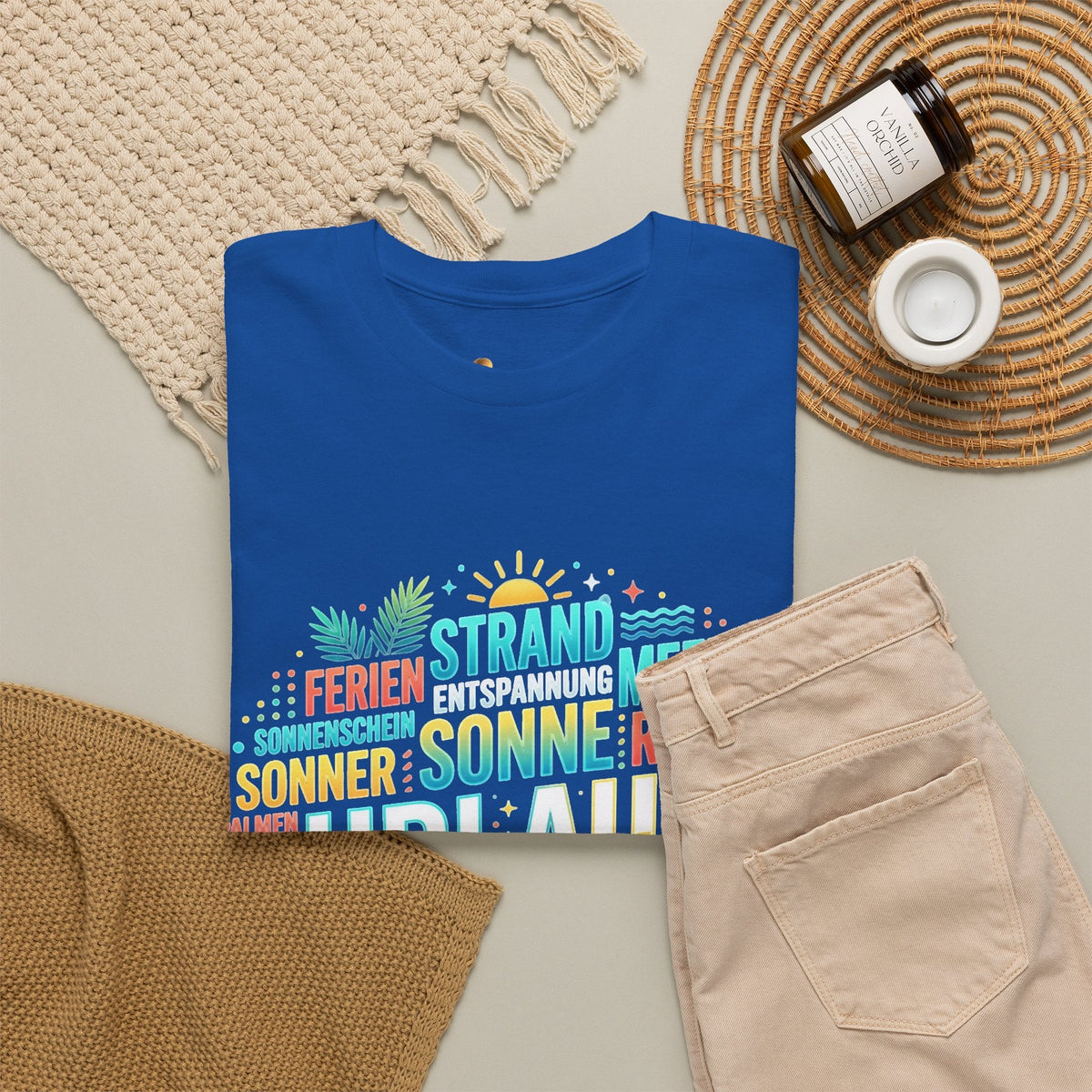 Strandurlaub T-Shirt – Retro Sonnenuntergang mit Palmen & ‚Urlaub‘ Wortwolke