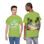 Strandurlaub T-Shirt – Retro Sonnenuntergang mit Palmen & ‚Urlaub‘ Wortwolke