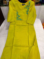 Kurta with round neck having Floral Embroidery