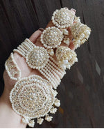 Kundan Necklace With Earrings And Mangtika
