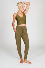 Lux Crop Top olive (Founder's Look)