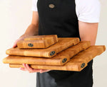 Hirnholz Schneidebrett Eiche 40x30x3cm – Abgerundet mit Holzständer Namma Markt