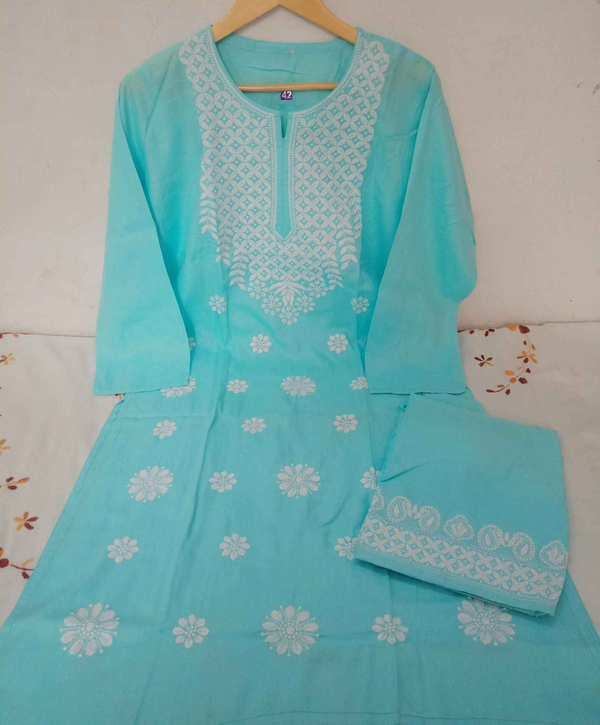 Lucknowi Chikankari Kurta Set In Munich