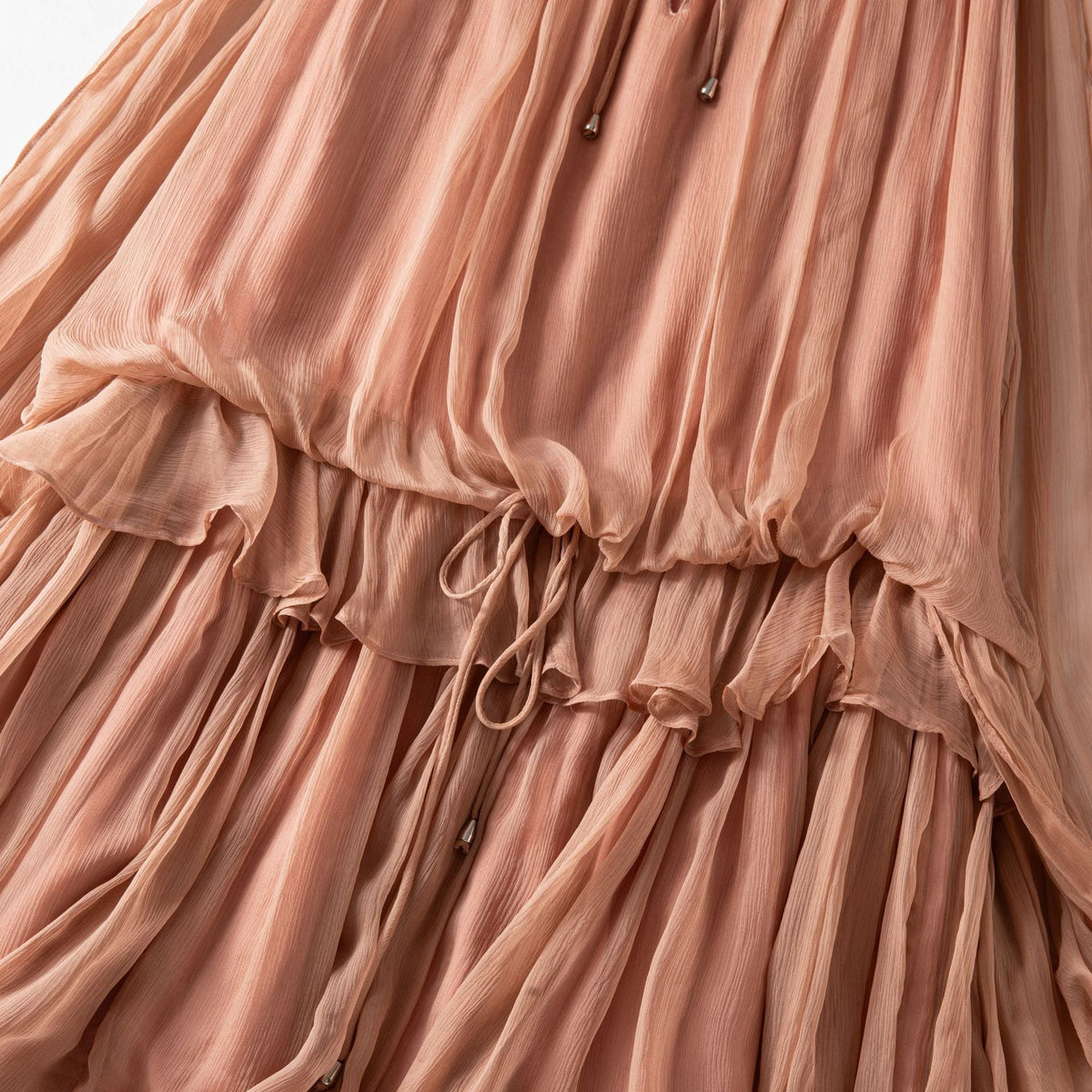 Elegantes Damen Sommerkleid aus Seide | Boho Stufenkleid Nude