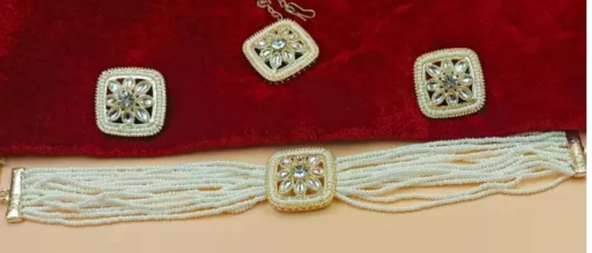 Pearl Choker With Mangtikka