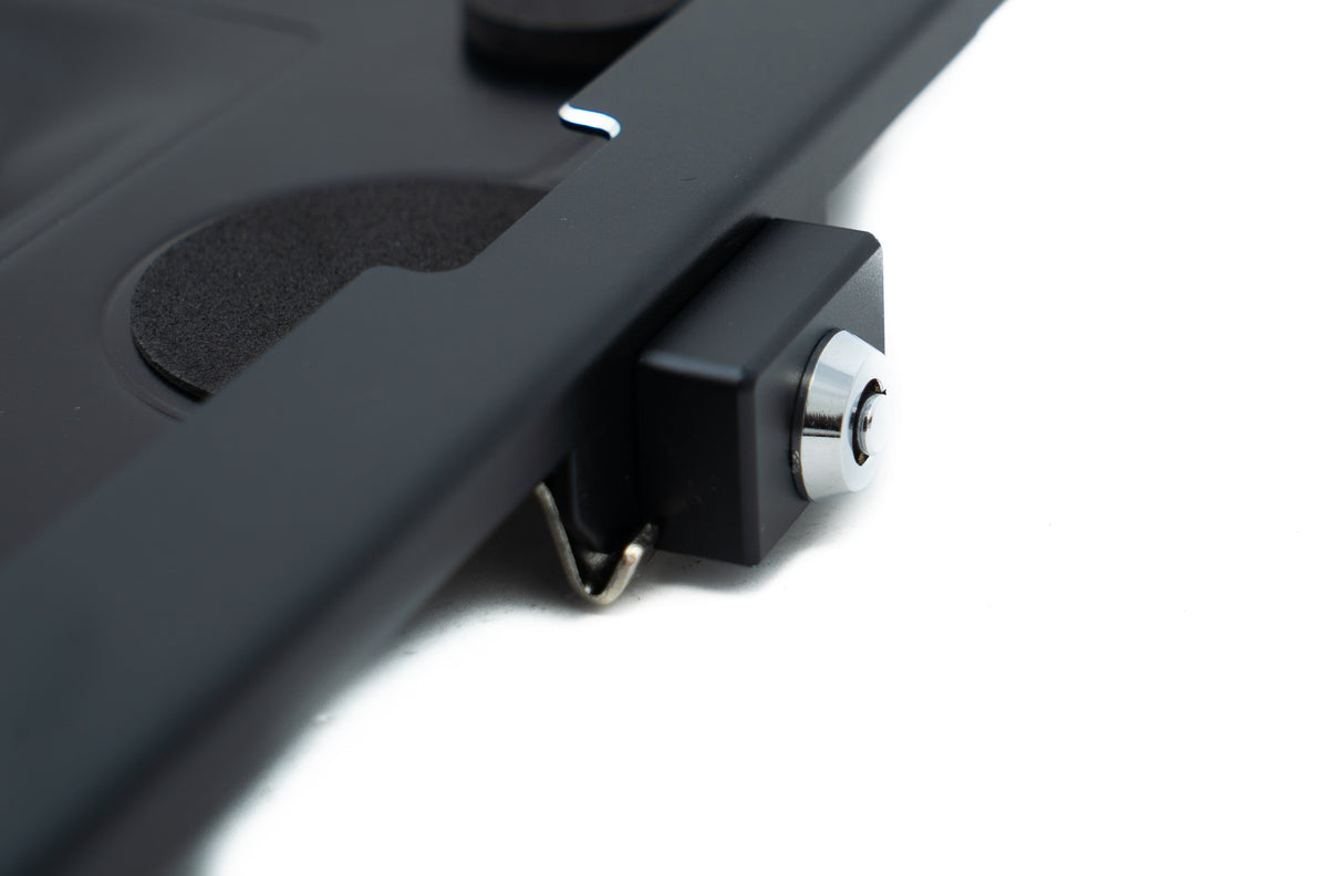 Wandhalterung abschließbar für iPad 10 Pro 11 Air 4 5 in Schwarz | System-S