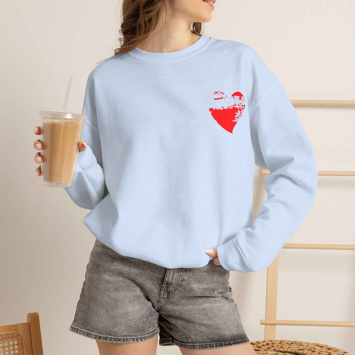 Damen Oversized Sweatshirt „Grunge Heart“ – Premium Baumwollmix Pullover mit rotem Herz-Print Namma Markt