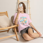 Strandurlaub T-Shirt – Retro Sonnenuntergang mit Palmen & ‚Urlaub‘ Wortwolke