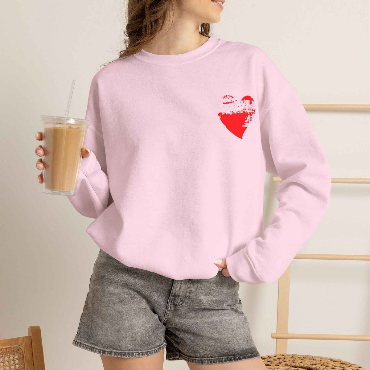 Damen Oversized Sweatshirt „Grunge Heart“ – Premium Baumwollmix Pullover mit rotem Herz-Print Namma Markt