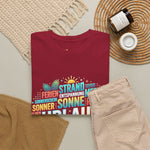 Strandurlaub T-Shirt – Retro Sonnenuntergang mit Palmen & ‚Urlaub‘ Wortwolke