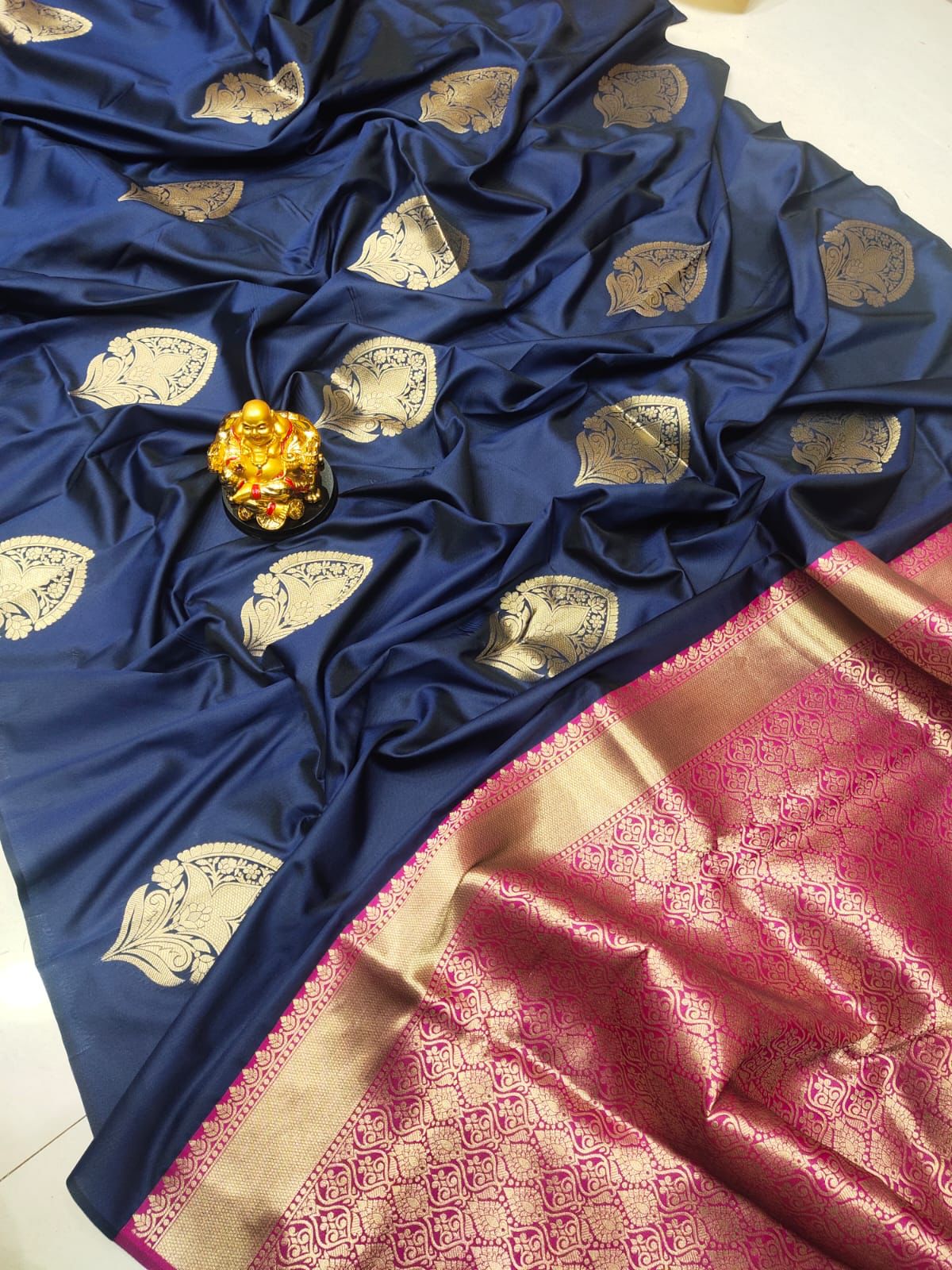 Aaradhna silk Saree with Wiving Gold Zari blue
