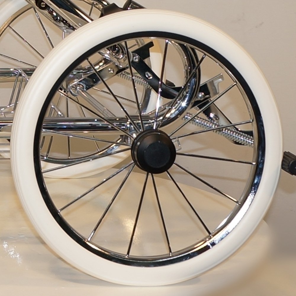 EICHHORN Weidenkorb Kinderwagen, Korb Weiß, Stoff Beige - große Liegefläche, weich gefedert, inklusive Matratze und Regenschutzbezug