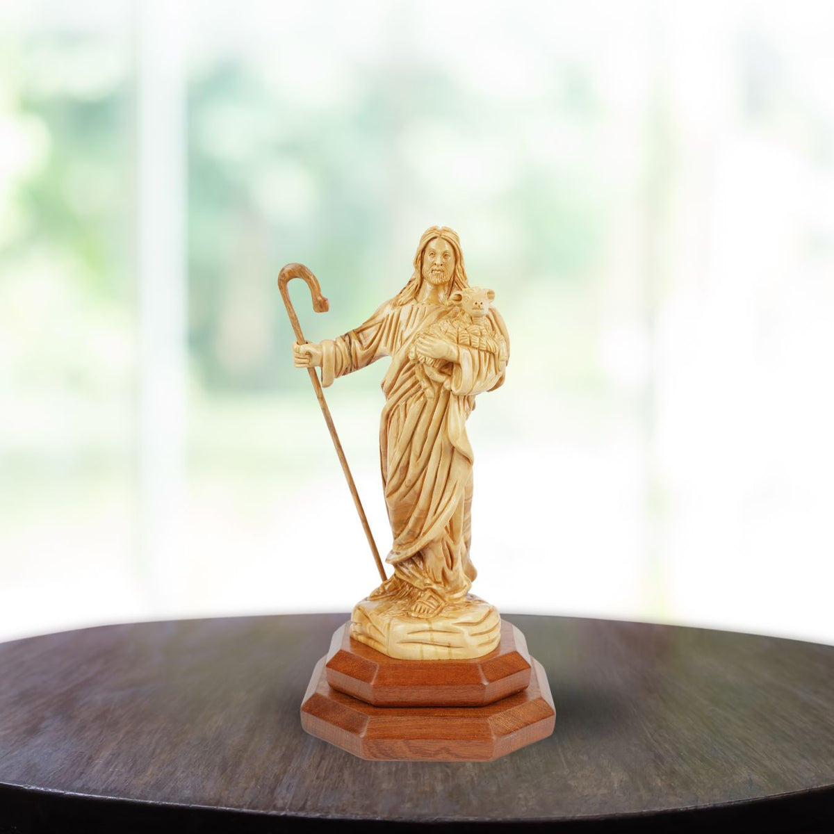 Der Gute Hirte aus Olivenholz – Handgeschnitzte Jesusfigur mit Lamm (26,5 cm)