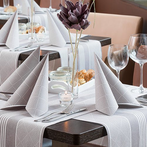 PAPSTAR 50 Servietten "ROYAL Collection" 1/4-Falz 40 x 40 cm braun