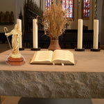 Der Gute Hirte aus Olivenholz – Handgeschnitzte Jesusfigur mit Lamm (26,5 cm)