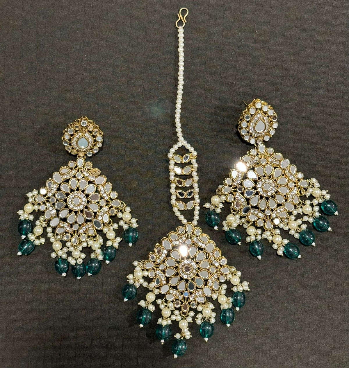 Mirror Kundan Earrings With Maang Tikka