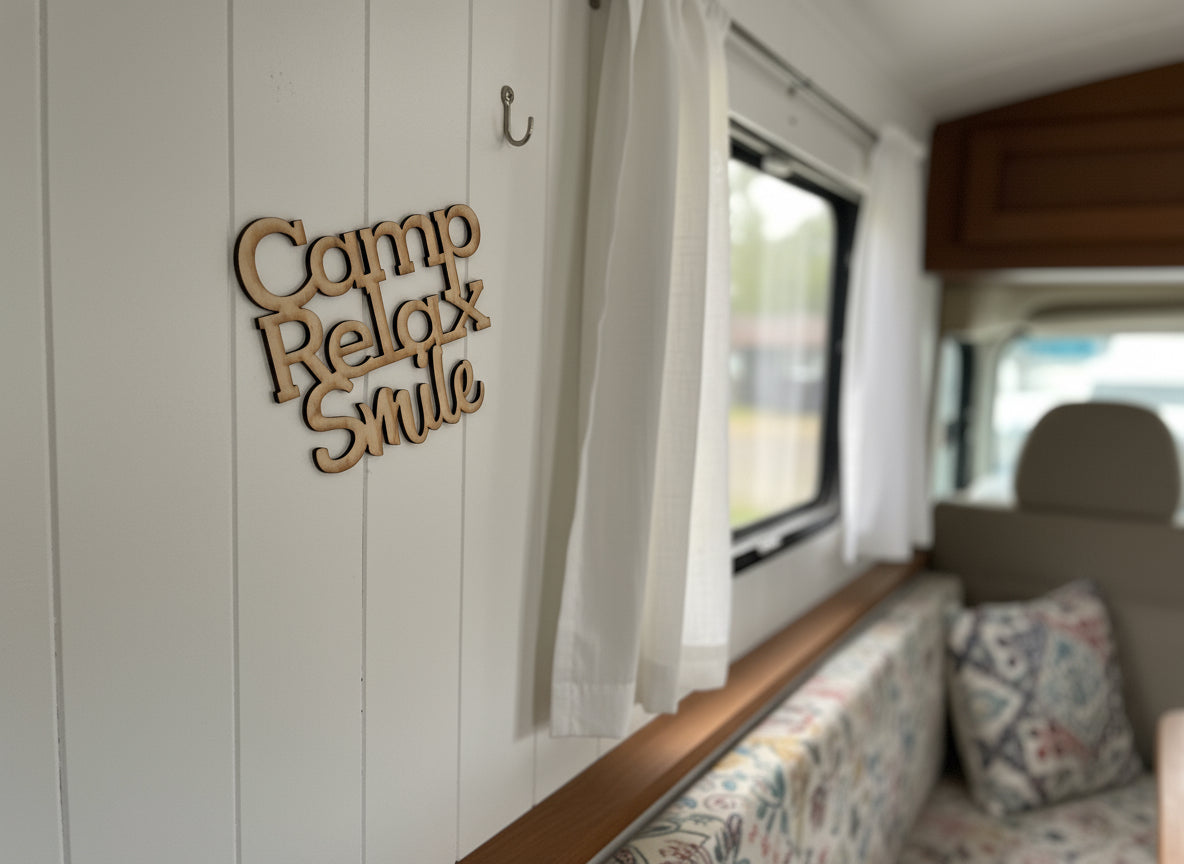 Camp & Relax & Smile Holz Schriftzug Kirschbaumholz Selbstklebend