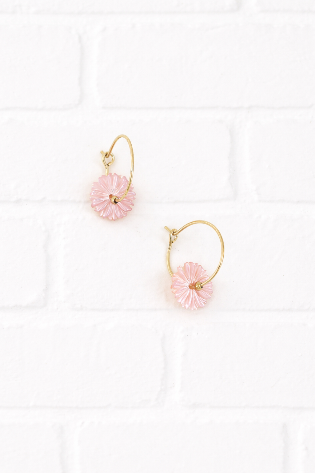 Creolen mit zarter Perlenblume- DELIGHT SPRING