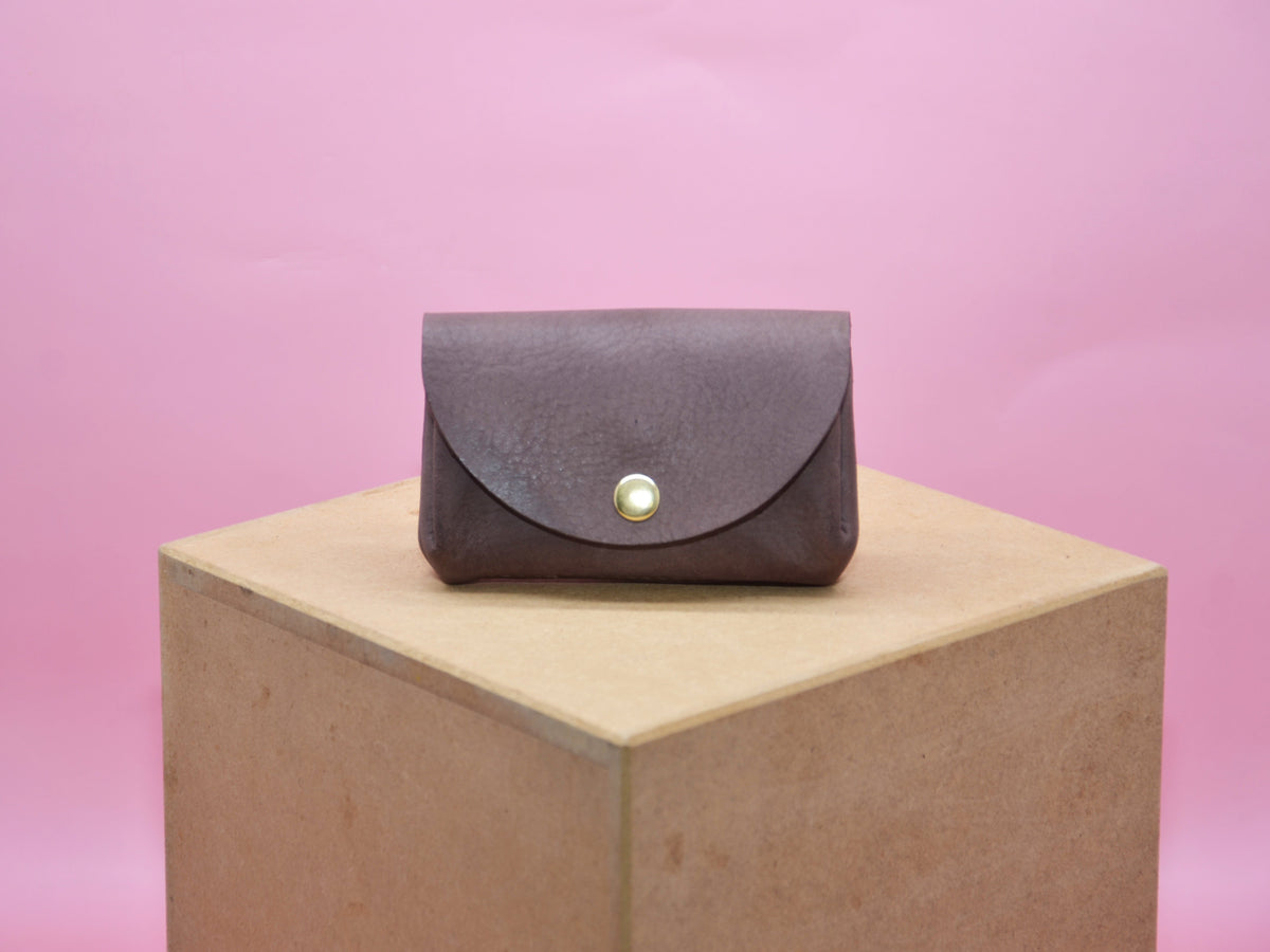 Kleine Geldbeutel für Damen. Minimalistisches Portemonnaie für Frauen. Geschenke für Sie. Schlanke Brieftasche. Größe cir. 11,5x8x3,5cm.