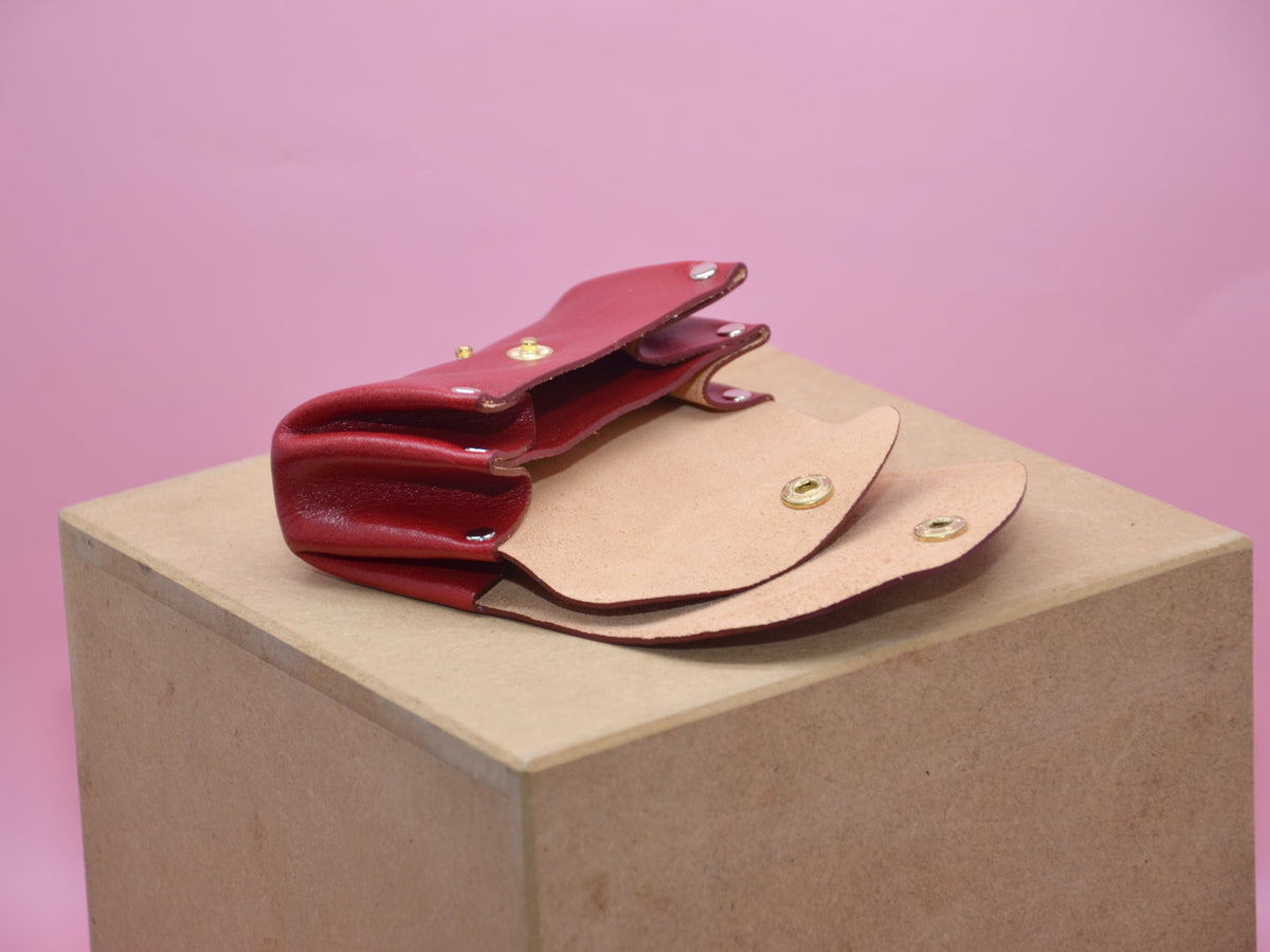 Minimalistisches Portemonnaie für Frauen. Geschenke für Sie. Schlanke Brieftasche.Kleine Geldbeutel für Damen. Größe cir. 11,5x8x3,5cm.