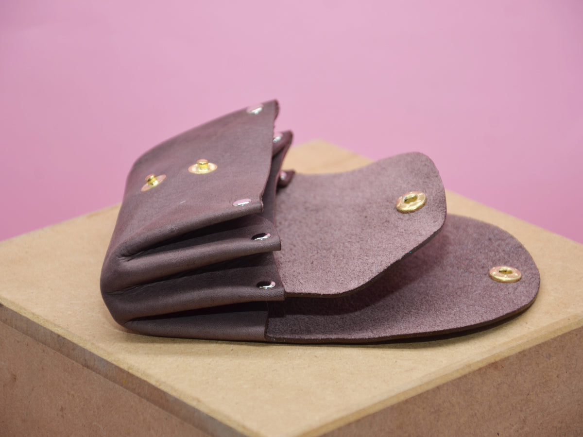 Kleine Geldbeutel für Damen. Minimalistisches Portemonnaie für Frauen. Geschenke für Sie. Schlanke Brieftasche. Größe cir. 11,5x8x3,5cm.