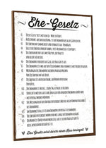 Holzschild mit Spruch Ehe-Gesetz