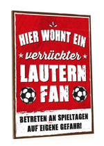 Holzschild mit Spruch - Hier wohnt ein verrückter Fußball Fan